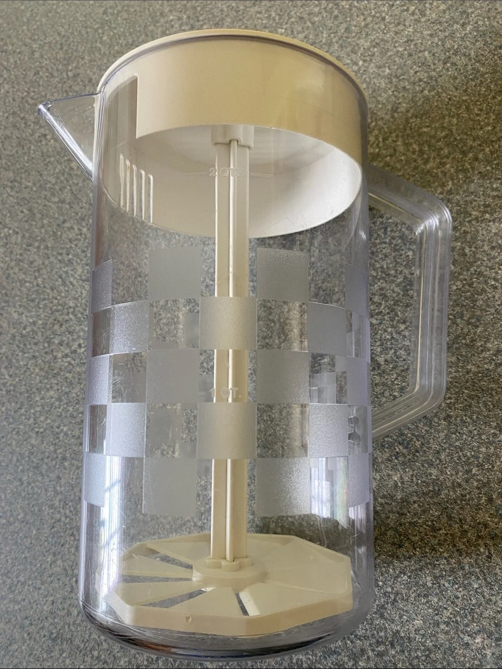 Pampered Chef Clear Plastic Pitcher with a White Infuser - Home Kitchen